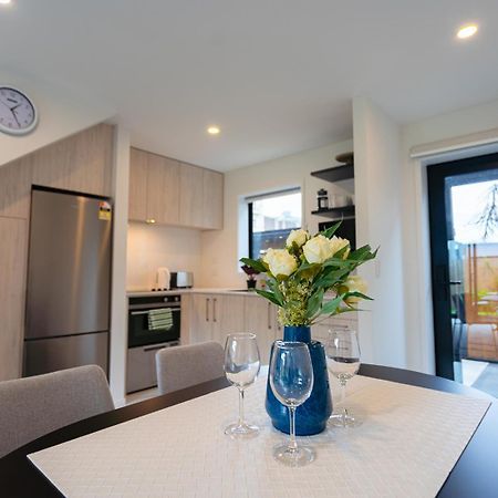 Modern 2 Bedroom Townhouse In Cbd With Parking! Sleeps 5 Christchurch Exteriér fotografie