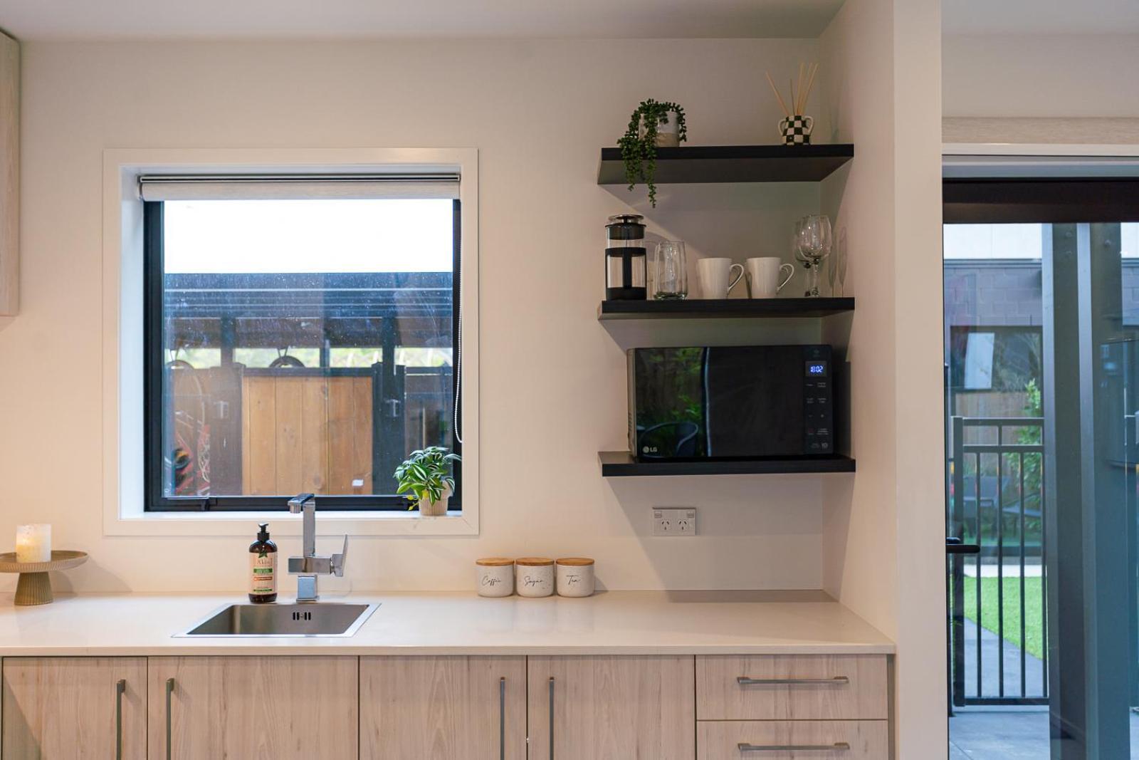 Modern 2 Bedroom Townhouse In Cbd With Parking! Sleeps 5 Christchurch Exteriér fotografie