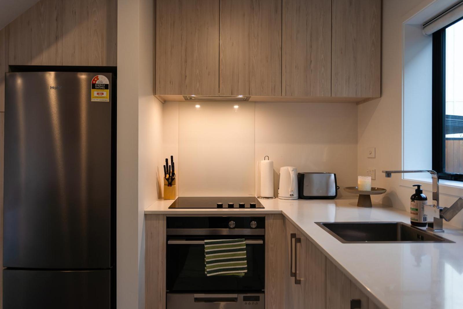 Modern 2 Bedroom Townhouse In Cbd With Parking! Sleeps 5 Christchurch Exteriér fotografie