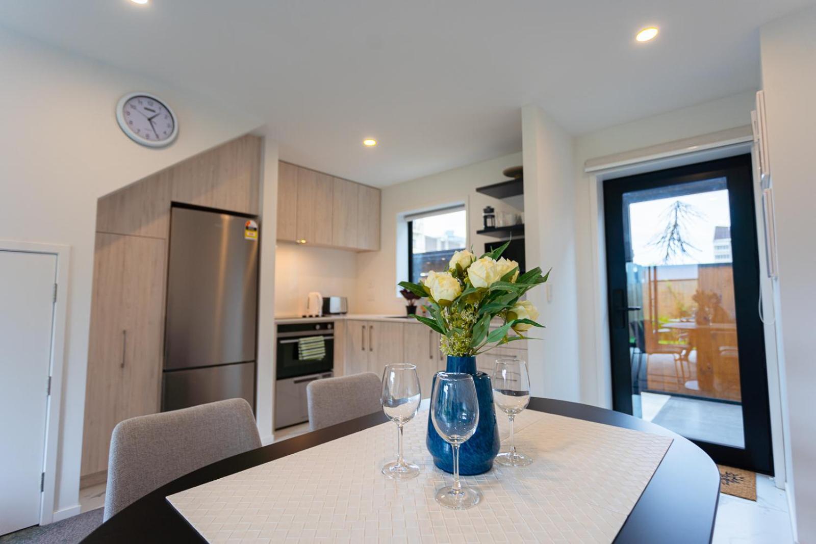 Modern 2 Bedroom Townhouse In Cbd With Parking! Sleeps 5 Christchurch Exteriér fotografie